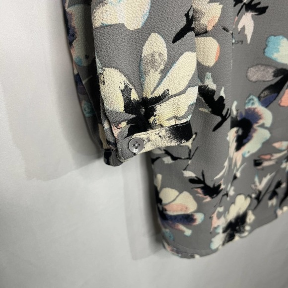 c&e Gray Floral Blouse 3/4 Sleeve, Size M, EUC - Picture 4 of 8